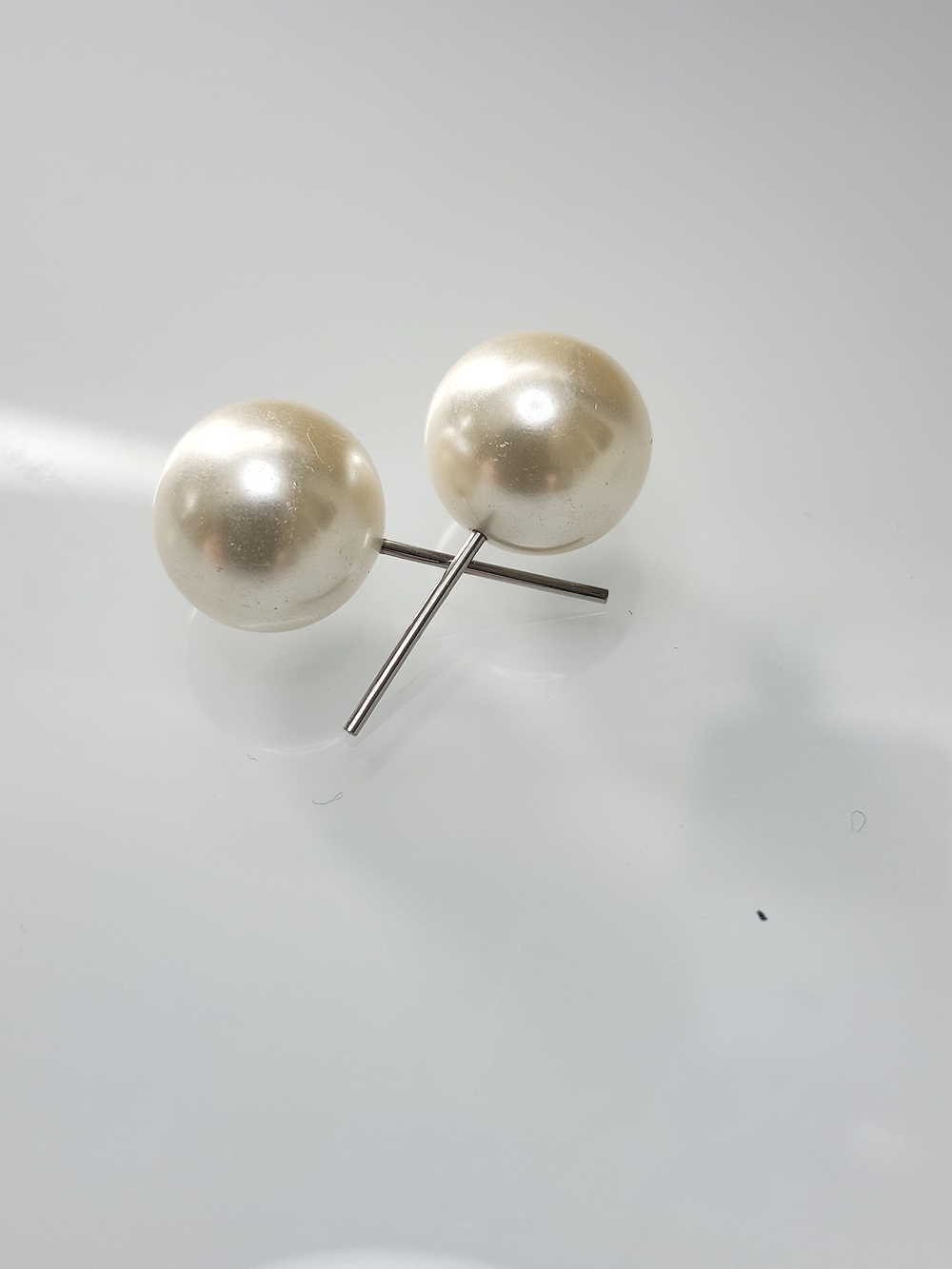 Classic Plastic Pearl Stud Earrings Cream Shiny Forever 21 Large 11mm.
